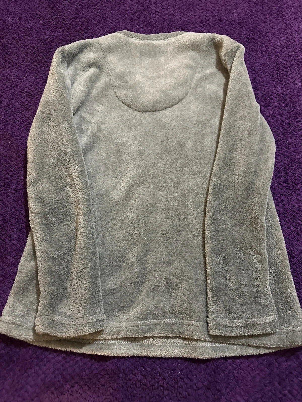 Isotoner Ladies Pajamas Gray Leopard Print Size Small Pre-owned. Good Condition