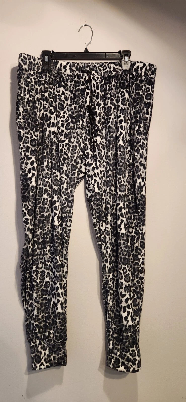 WOMEN'S PAJAMAS SIZE XL/XXL ANIMAL PRINT