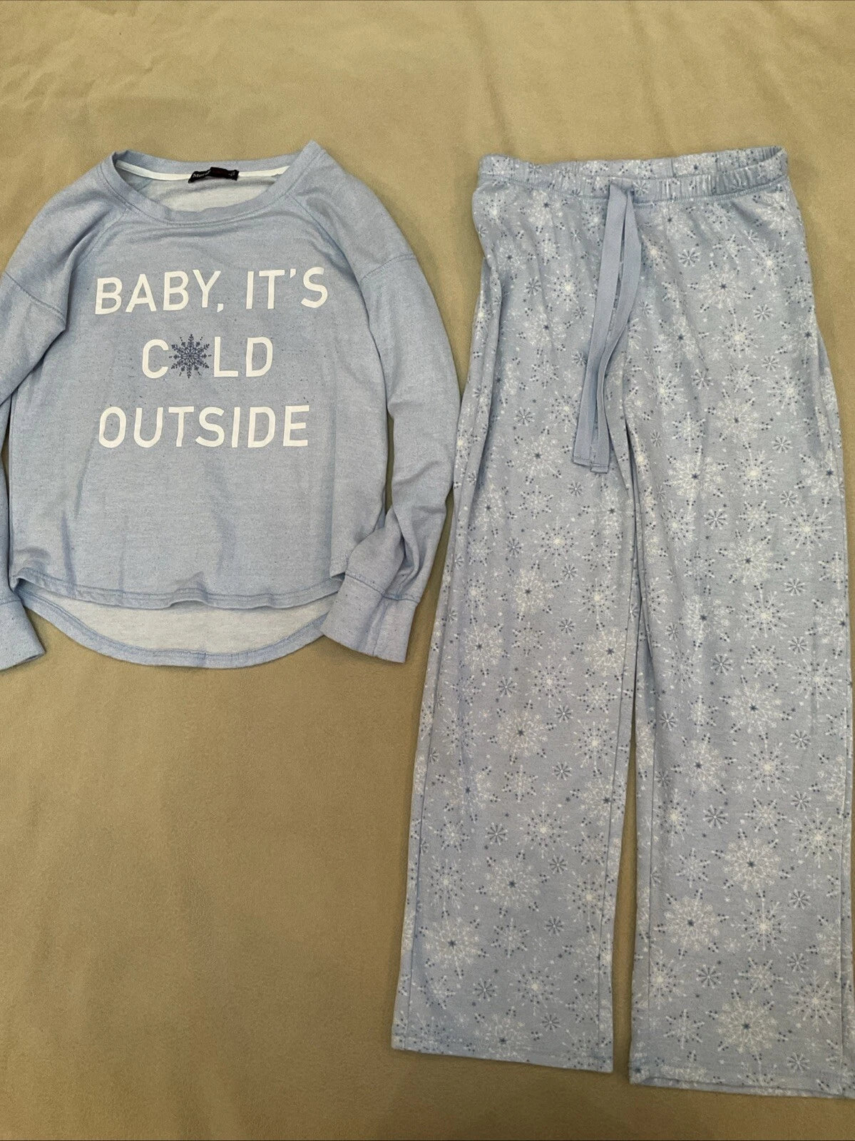 Merry Lane Pajama Set Small Womens Snowflake Baby It’s Cold Outside Flaw