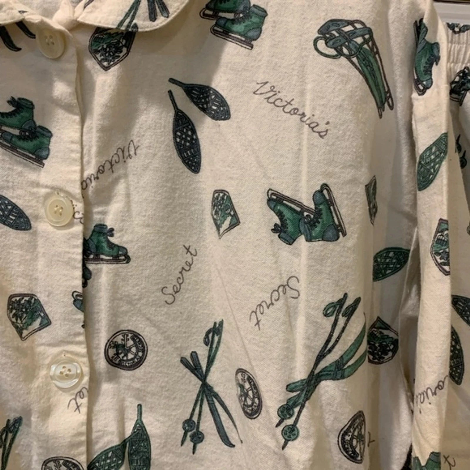 Victoria’s Secret Gold Label Fleece Winter Sports Printed Pajama Shorts Set M