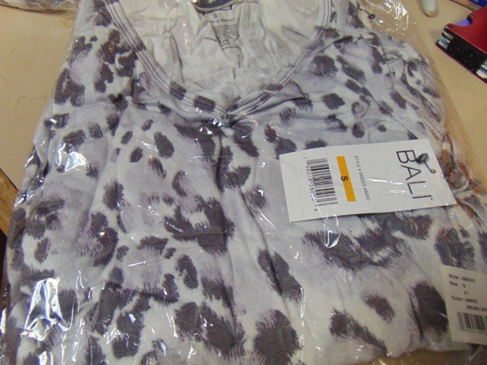 Bali Womens Size M grays V neck Collar Top & short Knit Pajama Set lace bottom