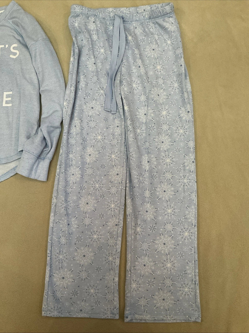 Merry Lane Pajama Set Small Womens Snowflake Baby It’s Cold Outside Flaw