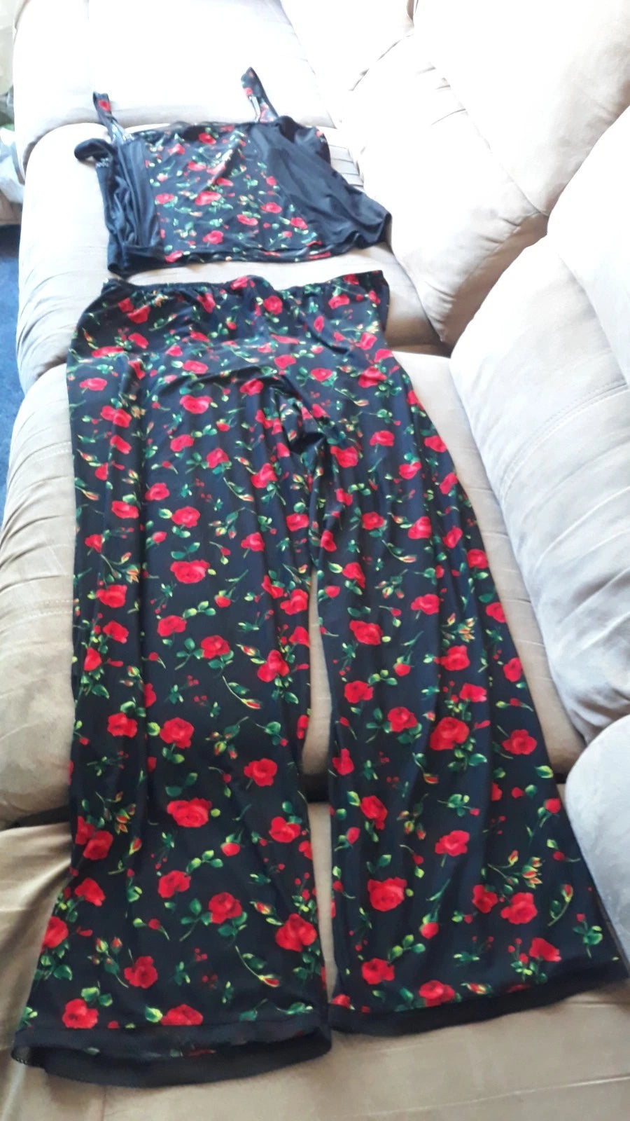 Bisou Bisou Women's Black with Red Roses Pajamas Loungewear Two Piece Size XXL