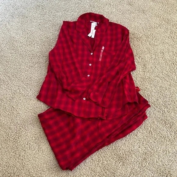 New! Victoria’s Secret size M red two piece pajama set