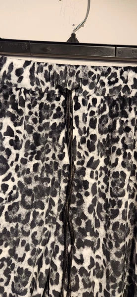 WOMEN'S PAJAMAS SIZE XL/XXL ANIMAL PRINT