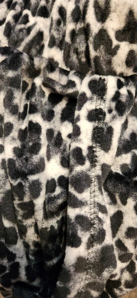 WOMEN'S PAJAMAS SIZE XL/XXL ANIMAL PRINT